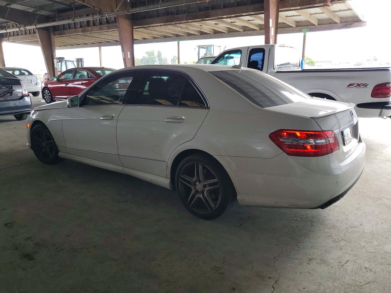 2013 Mercedes-benz E 350 Белый vin: WDDHF5KB4DA684974