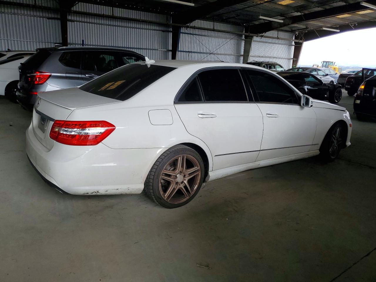 2013 Mercedes-benz E 350 Белый vin: WDDHF5KB4DA684974