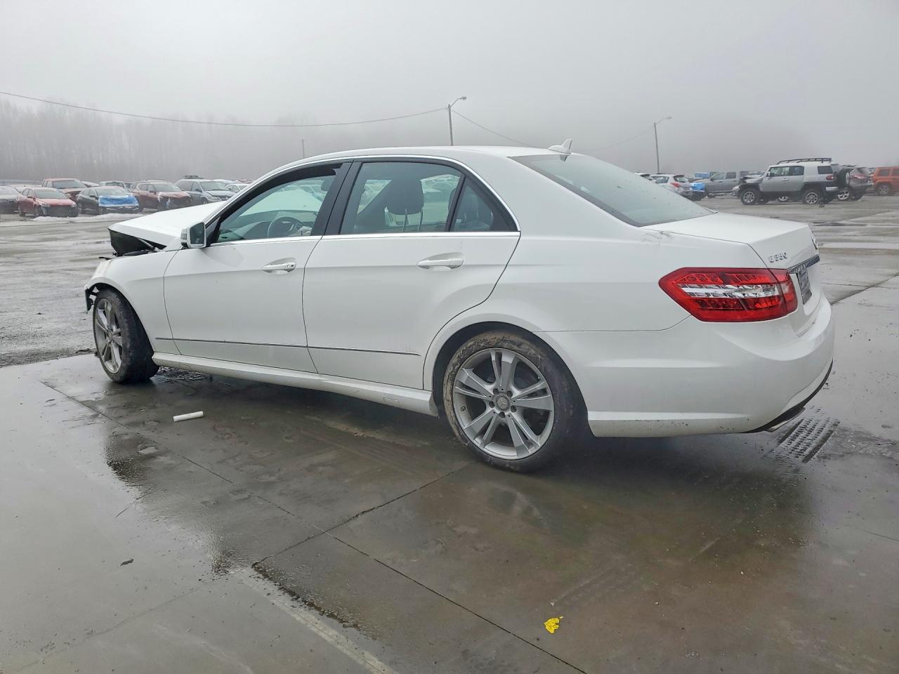 2013 Mercedes-benz E 350 White vin: WDDHF5KB4DA725894