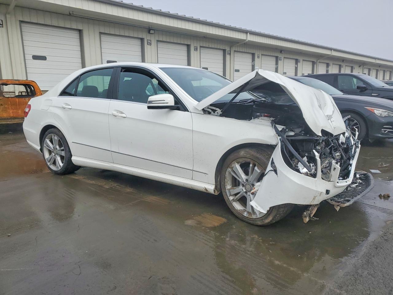 2013 Mercedes-benz E 350 White vin: WDDHF5KB4DA725894