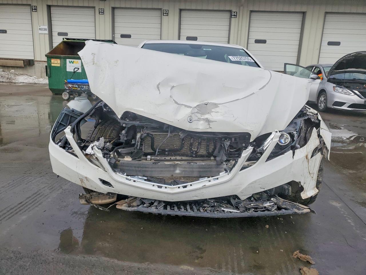 2013 Mercedes-benz E 350 White vin: WDDHF5KB4DA725894