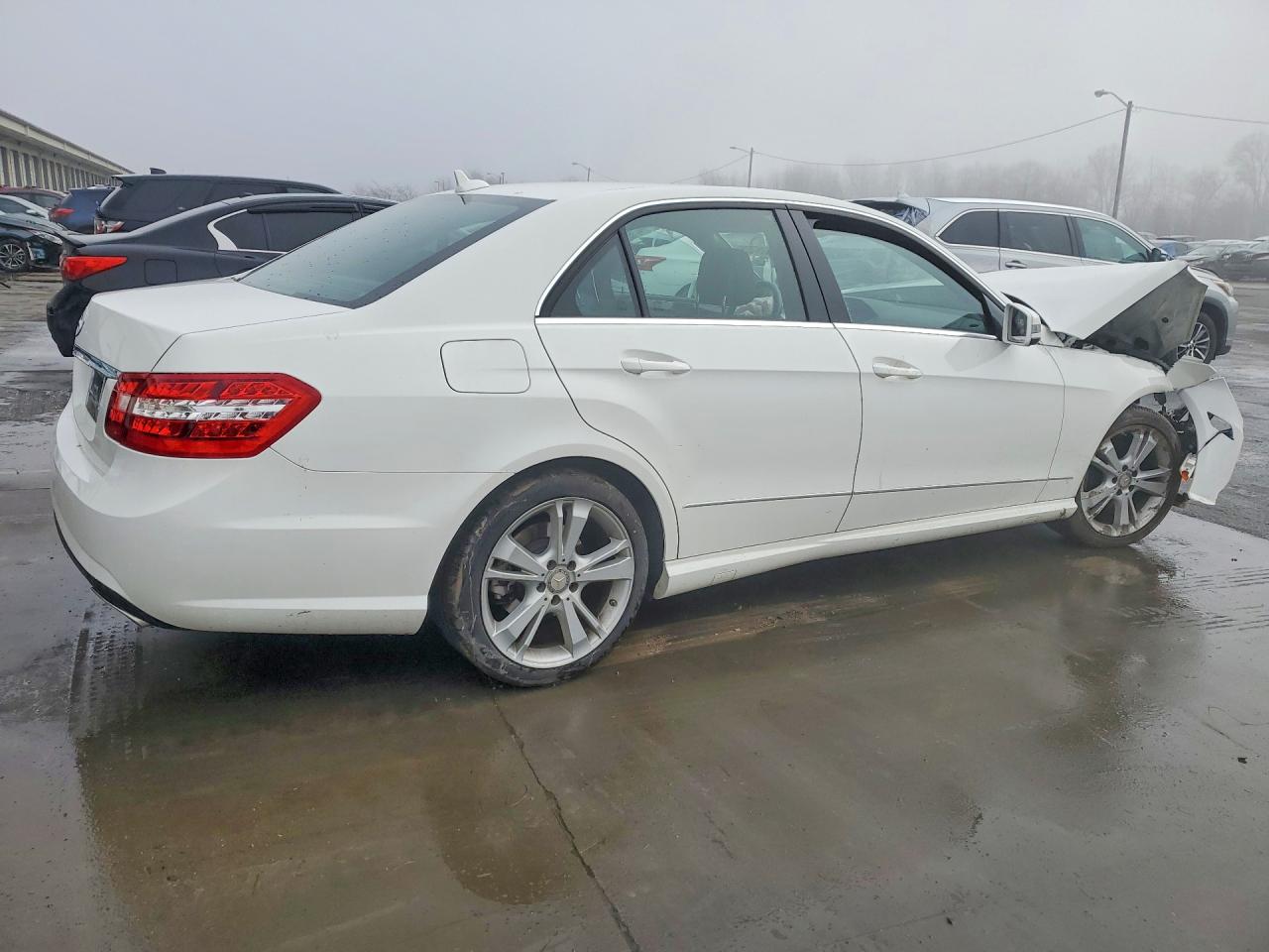 2013 Mercedes-benz E 350 White vin: WDDHF5KB4DA725894