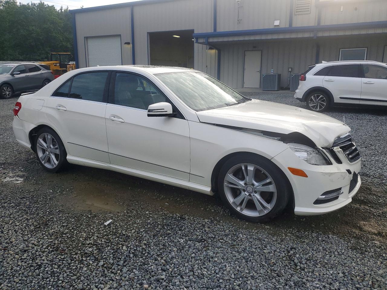2013 Mercedes-benz E 350 White vin: WDDHF5KB4DA732005