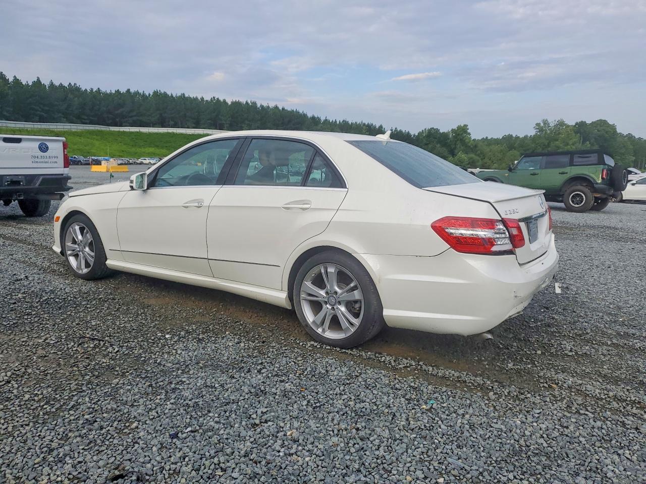2013 Mercedes-benz E 350 White vin: WDDHF5KB4DA732005