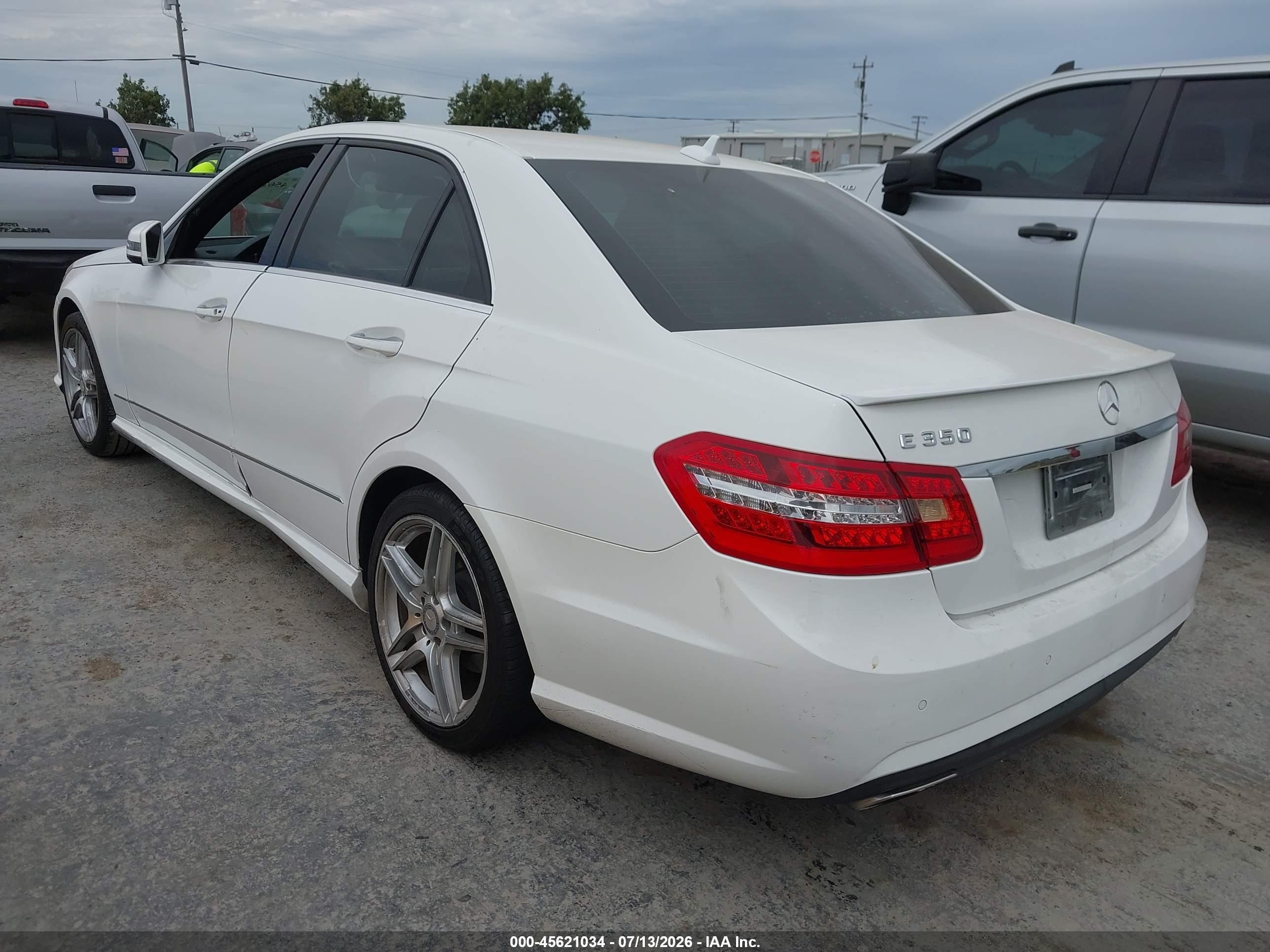 2013 Mercedes-benz E 350   White vin: WDDHF5KB4DA762170