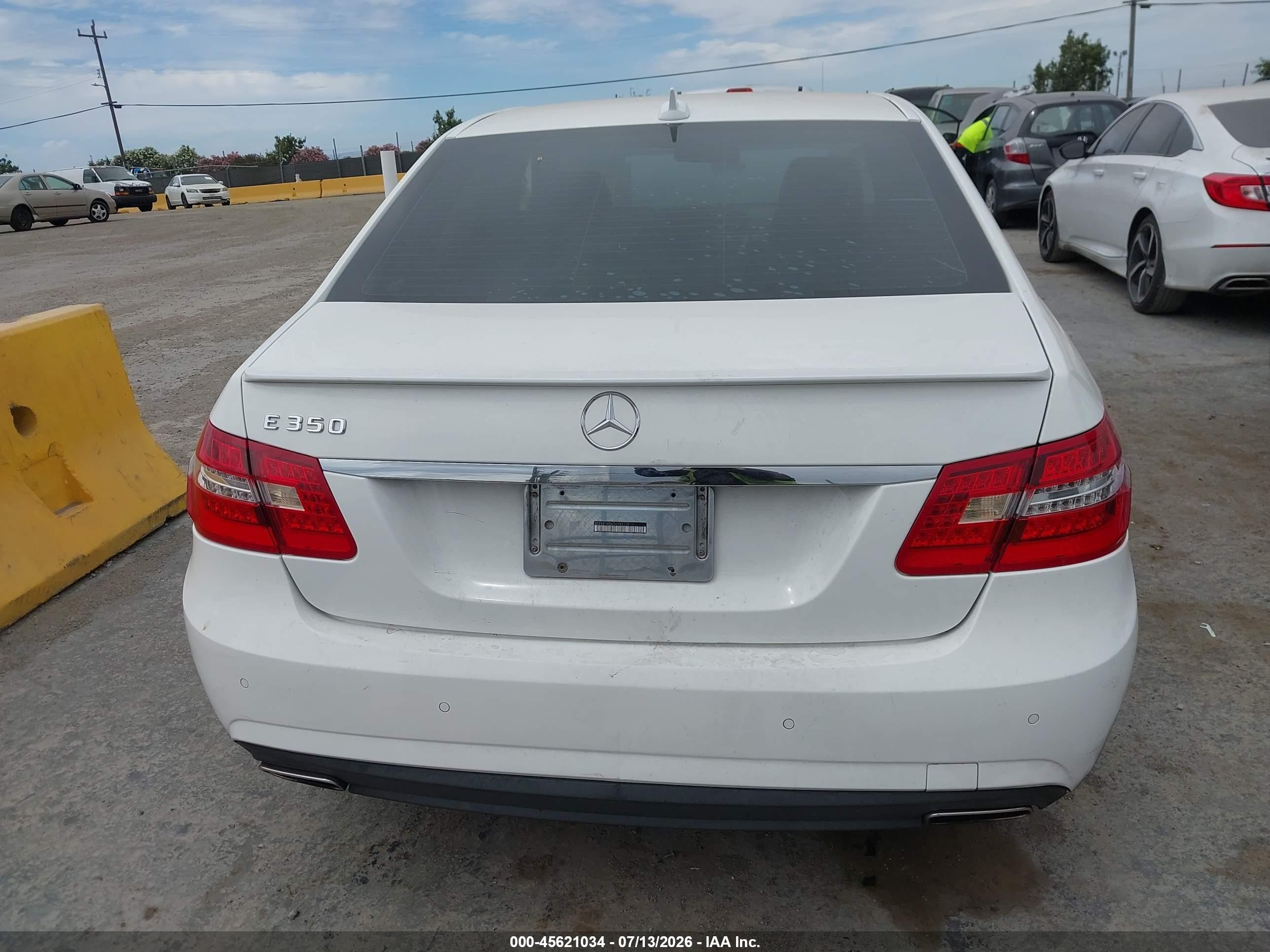 2013 Mercedes-benz E 350   White vin: WDDHF5KB4DA762170