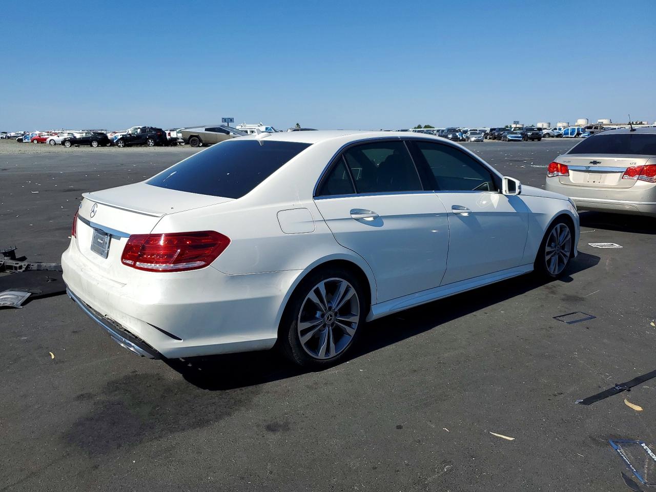 2014 Mercedes-benz E 350 White vin: WDDHF5KB4EA792481
