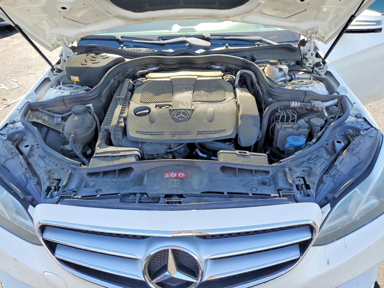 2014 Mercedes-benz E 350 White vin: WDDHF5KB4EA792481