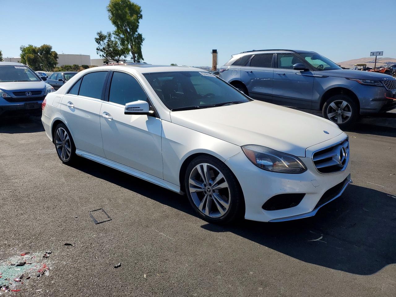 2014 Mercedes-benz E 350 White vin: WDDHF5KB4EA792481