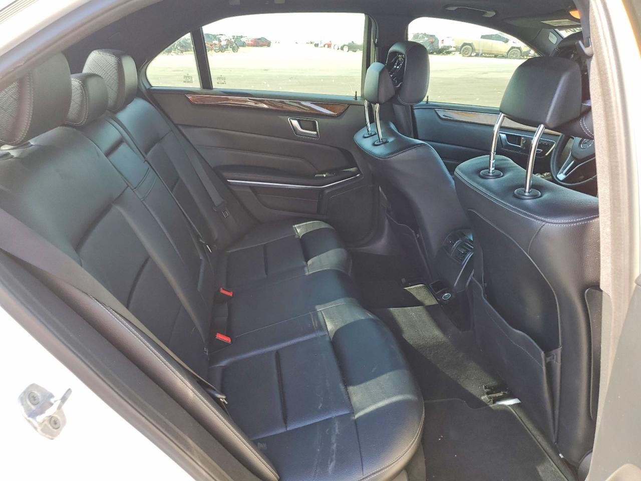 2014 Mercedes-benz E 350 White vin: WDDHF5KB4EA792481