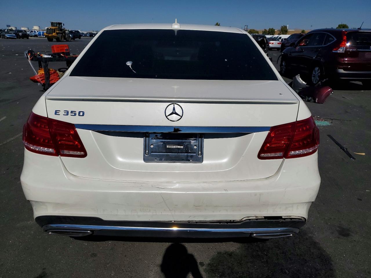 2014 Mercedes-benz E 350 White vin: WDDHF5KB4EA792481