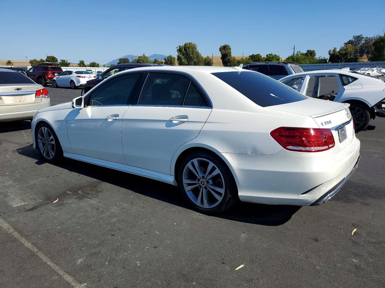 2014 Mercedes-benz E 350 White vin: WDDHF5KB4EA792481