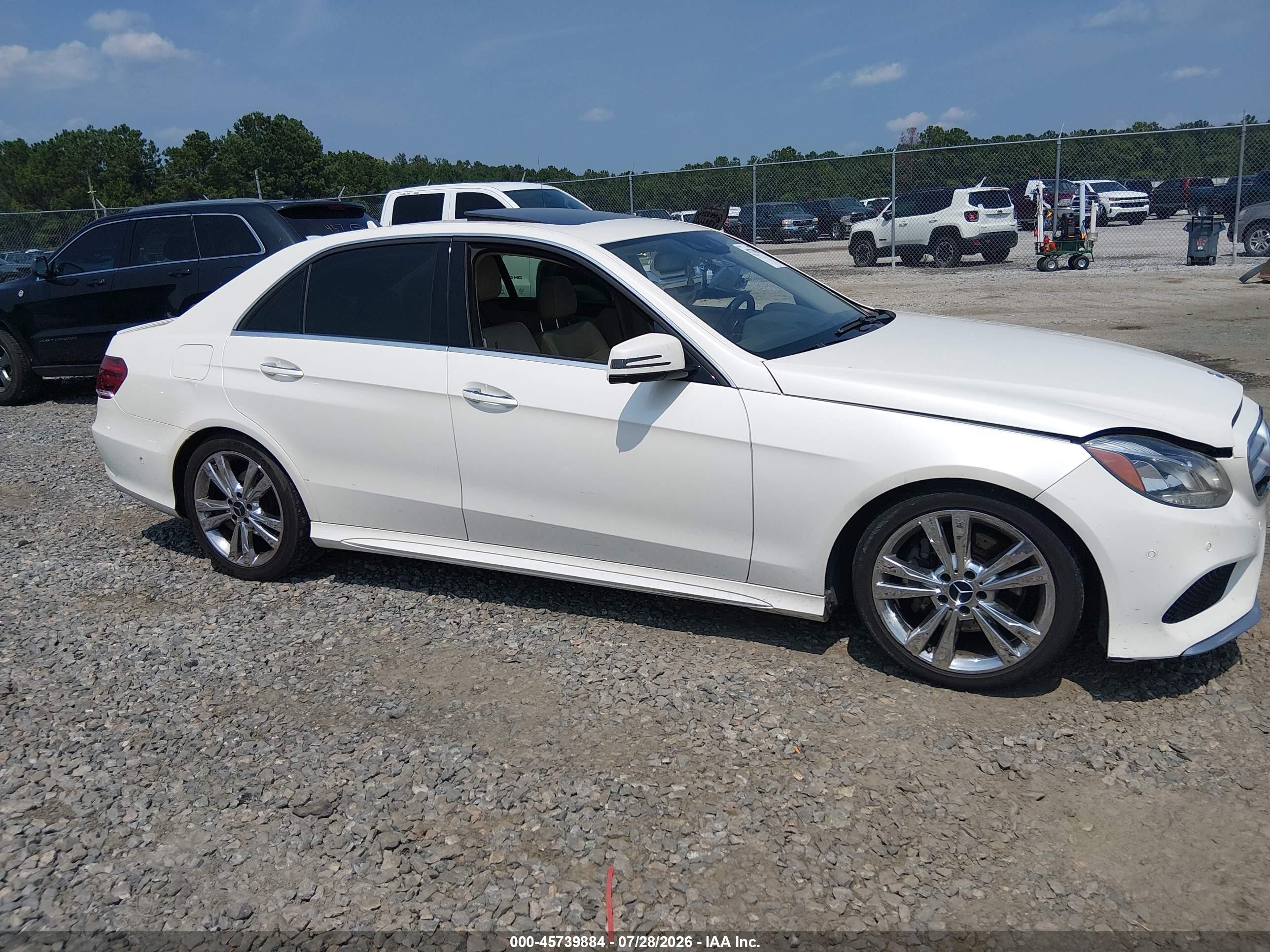 2014 Mercedes-benz E 350 White vin: WDDHF5KB4EA888935