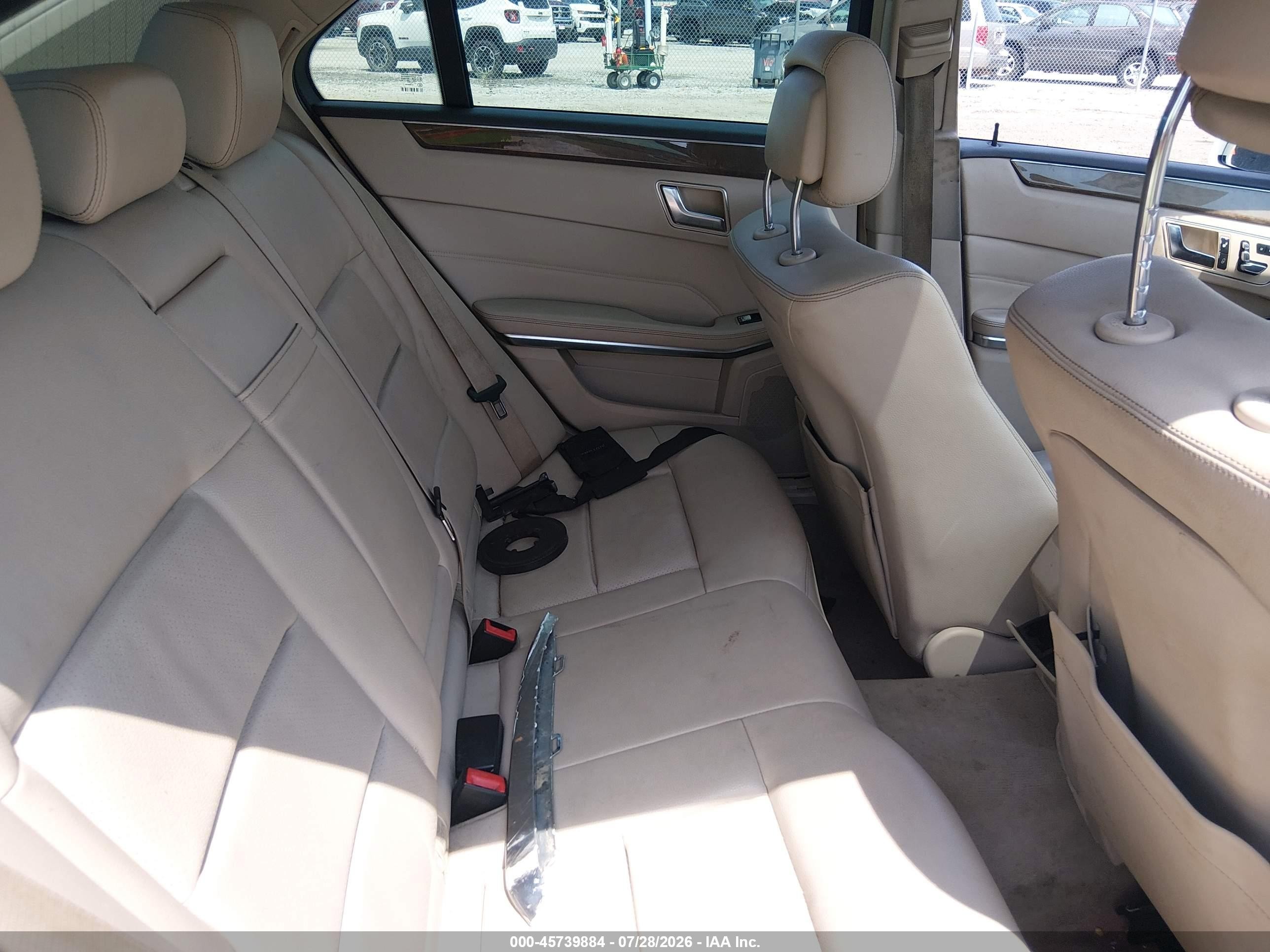 2014 Mercedes-benz E 350 White vin: WDDHF5KB4EA888935