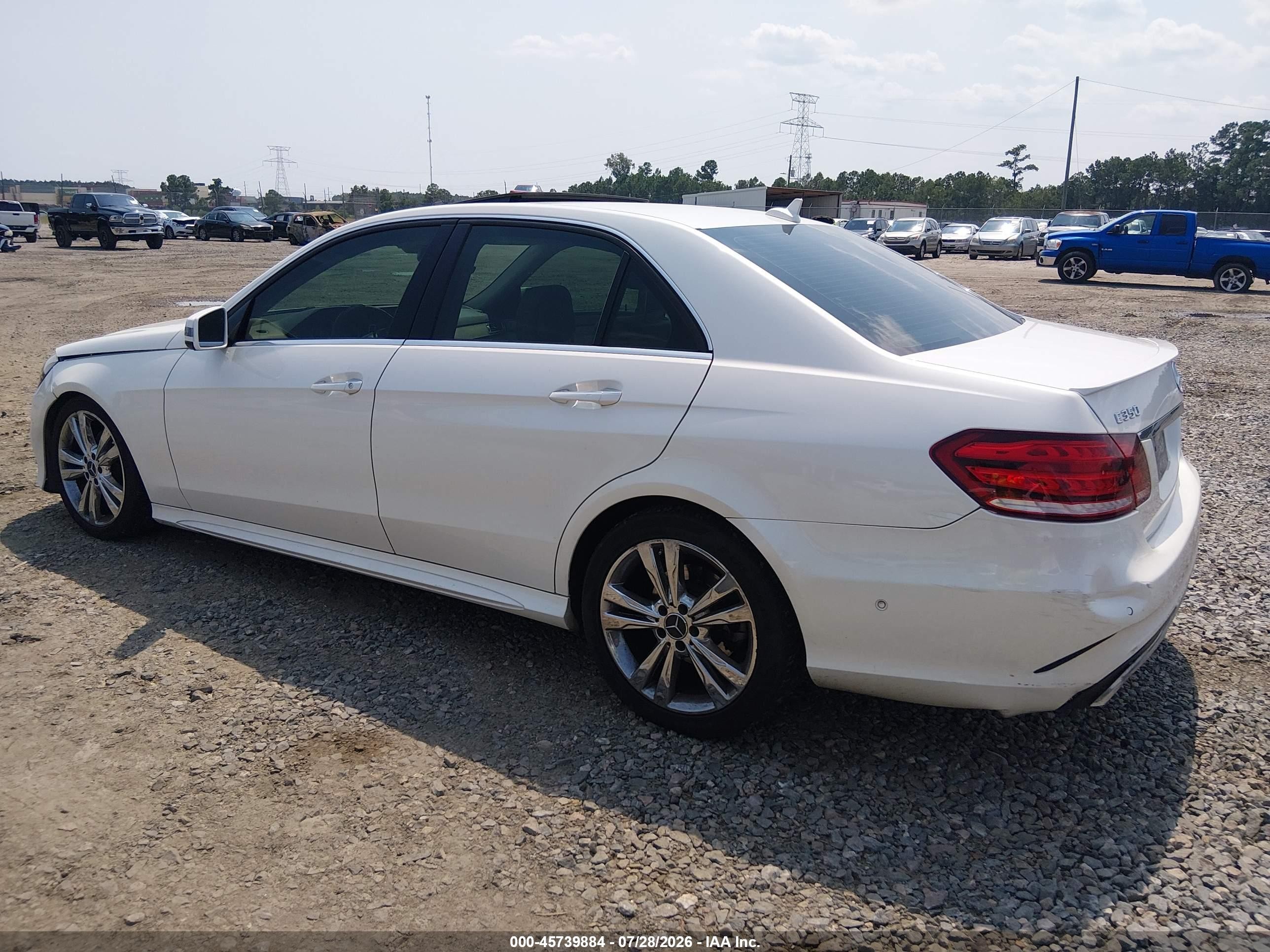 2014 Mercedes-benz E 350 White vin: WDDHF5KB4EA888935