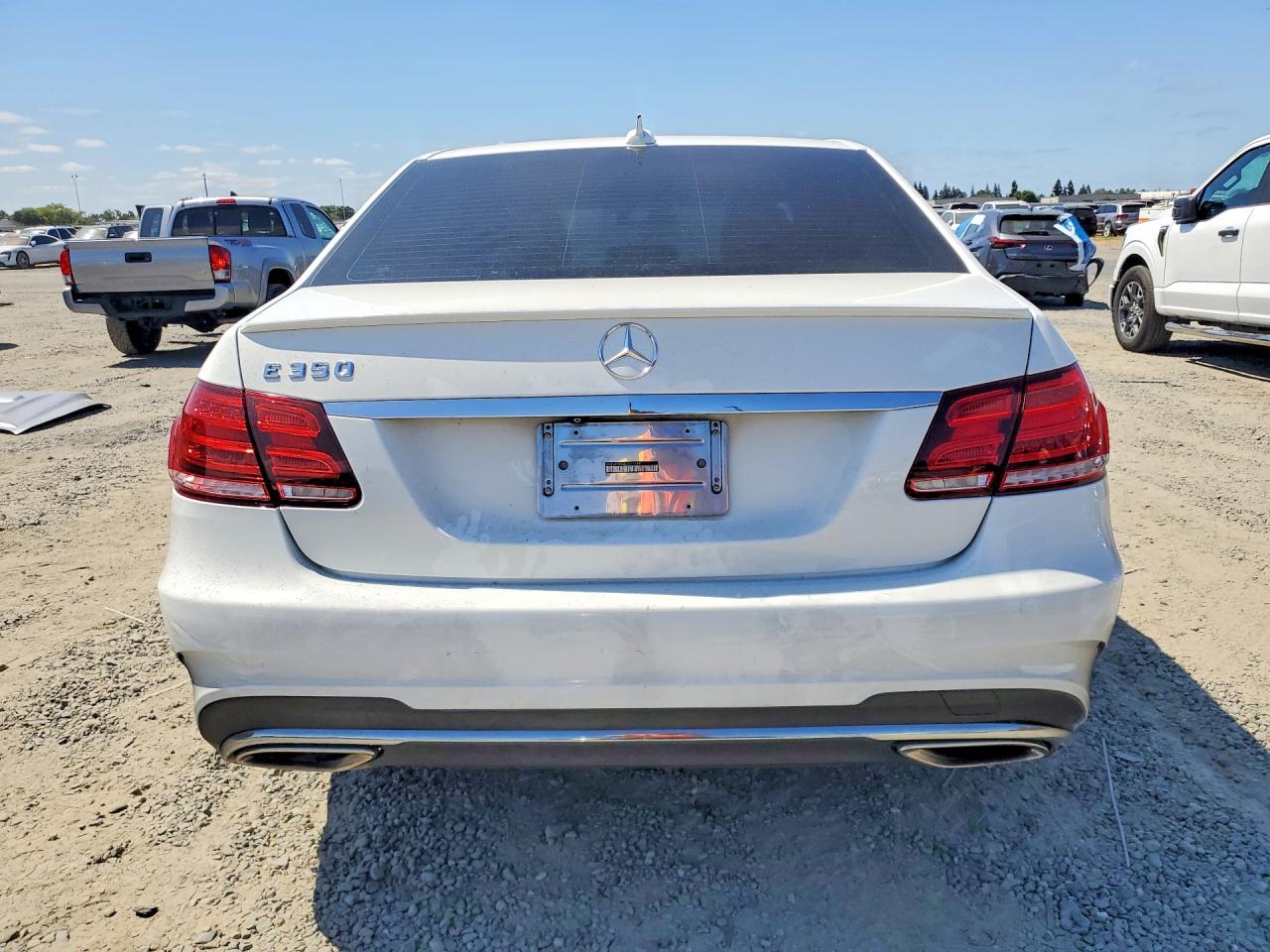 2014 Mercedes-benz E 350 White vin: WDDHF5KB4EA923599