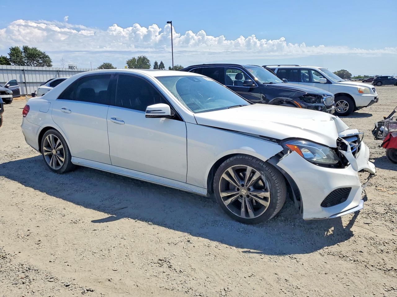 2014 Mercedes-benz E 350 White vin: WDDHF5KB4EA923599