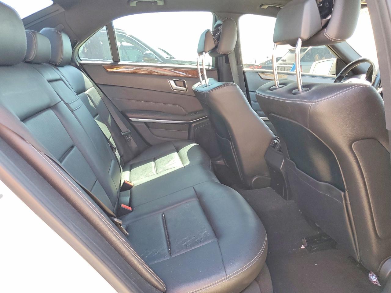 2014 Mercedes-benz E 350 White vin: WDDHF5KB4EA923599