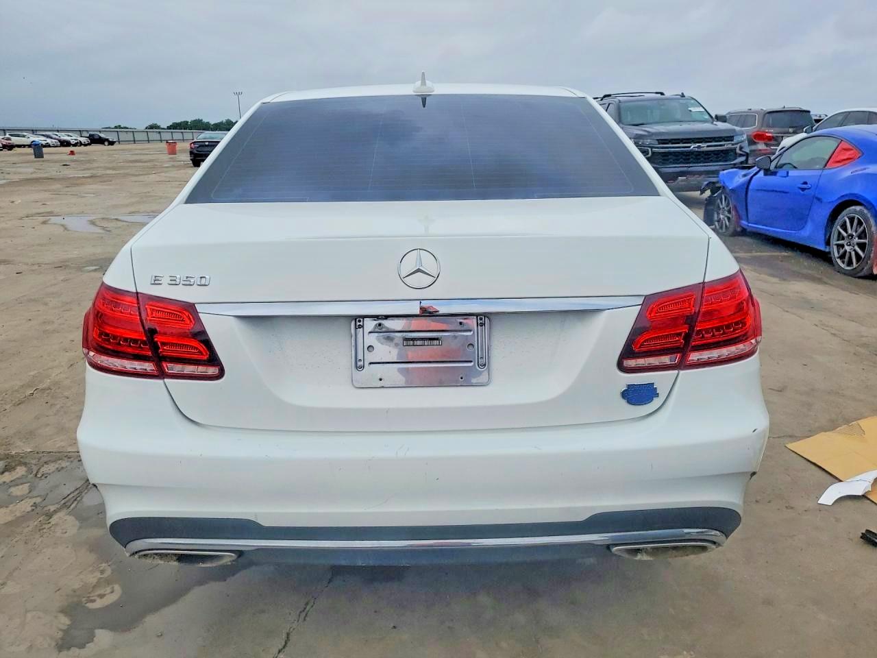 2014 Mercedes-benz E 350 White vin: WDDHF5KB4EB004602