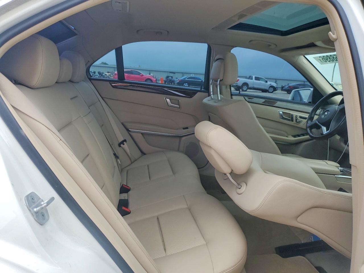 2014 Mercedes-benz E 350 White vin: WDDHF5KB4EB004602