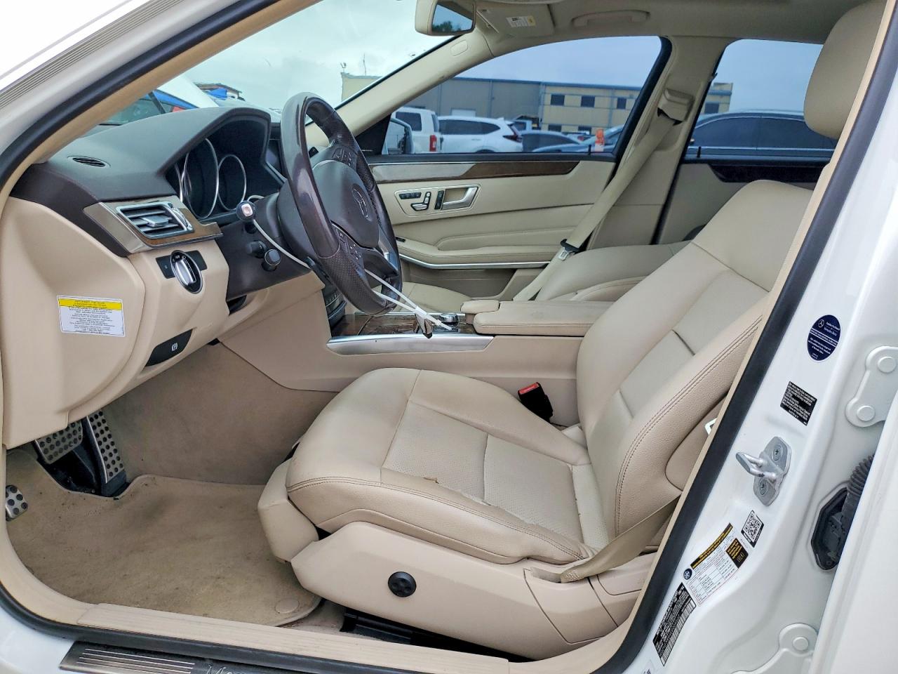 2014 Mercedes-benz E 350 White vin: WDDHF5KB4EB004602