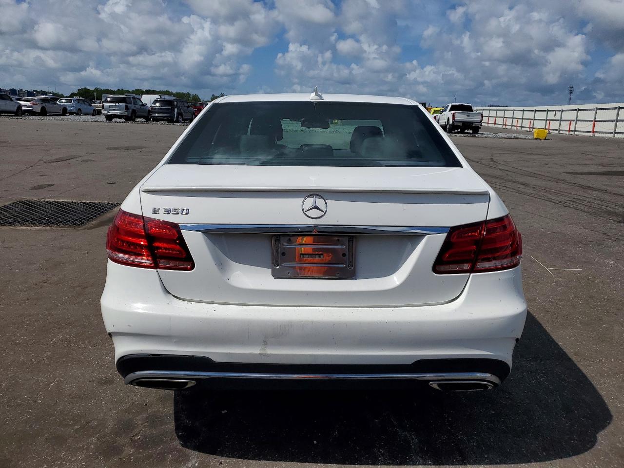 2014 Mercedes-benz E 350 White vin: WDDHF5KB4EB019195
