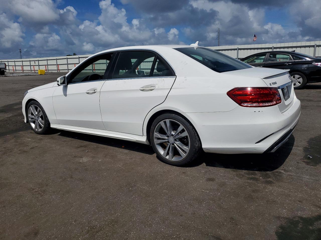 2014 Mercedes-benz E 350 White vin: WDDHF5KB4EB019195