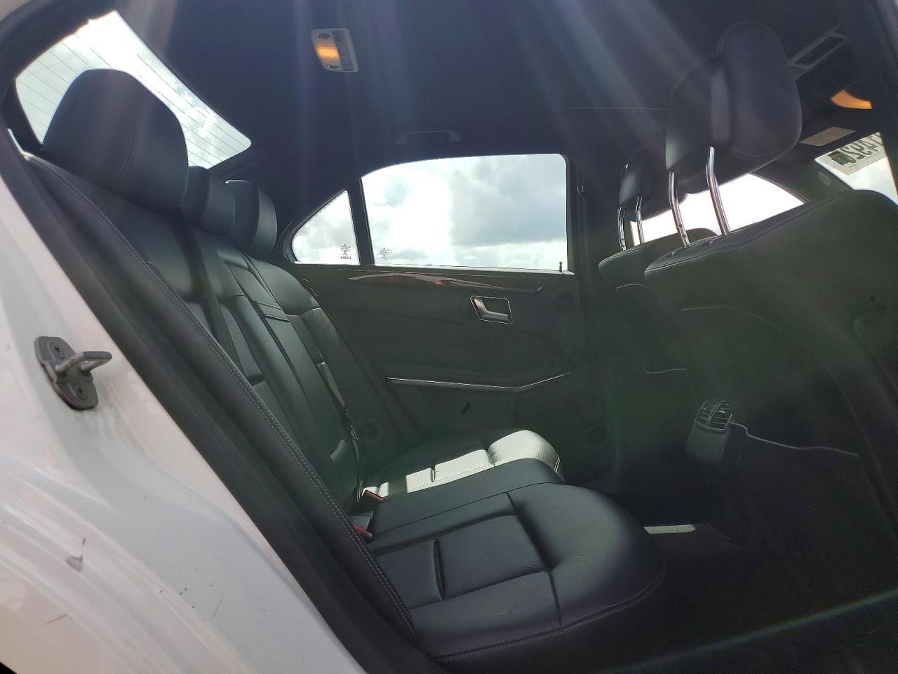 2014 Mercedes-benz E 350 White vin: WDDHF5KB4EB019195