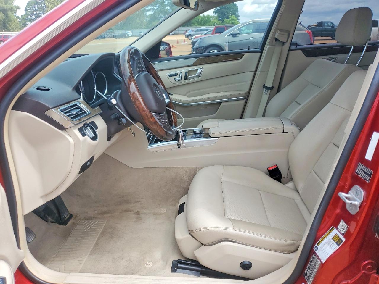 2014 Mercedes-benz E 350 Red vin: WDDHF5KB4EB056943