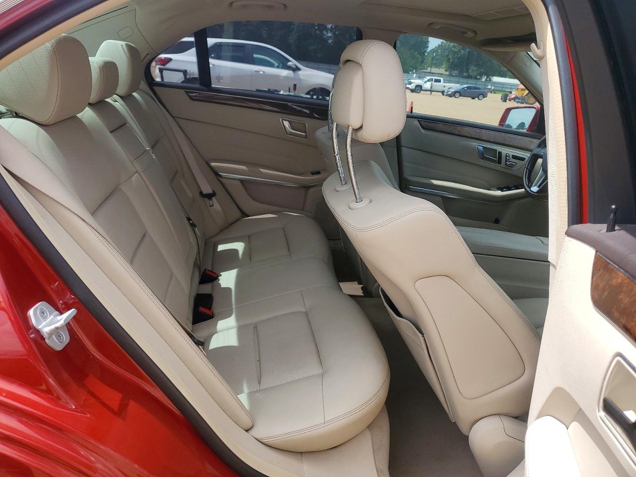 2014 Mercedes-benz E 350 Red vin: WDDHF5KB4EB056943