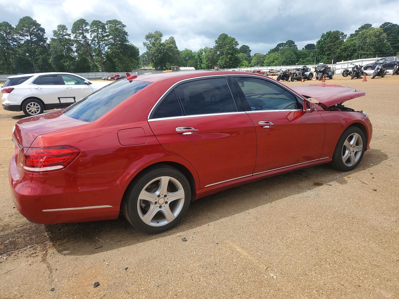 2014 Mercedes-benz E 350 Red vin: WDDHF5KB4EB056943