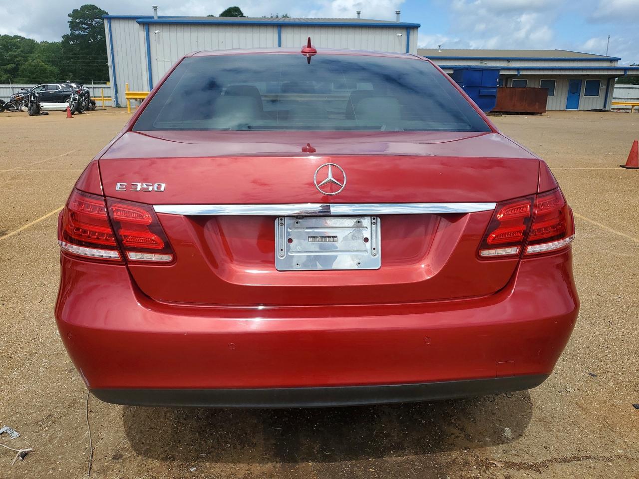 2014 Mercedes-benz E 350 Red vin: WDDHF5KB4EB056943