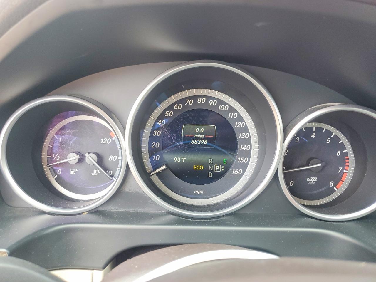 2014 Mercedes-benz E 350 Red vin: WDDHF5KB4EB056943