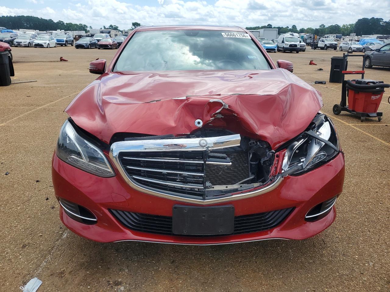 2014 Mercedes-benz E 350 Red vin: WDDHF5KB4EB056943