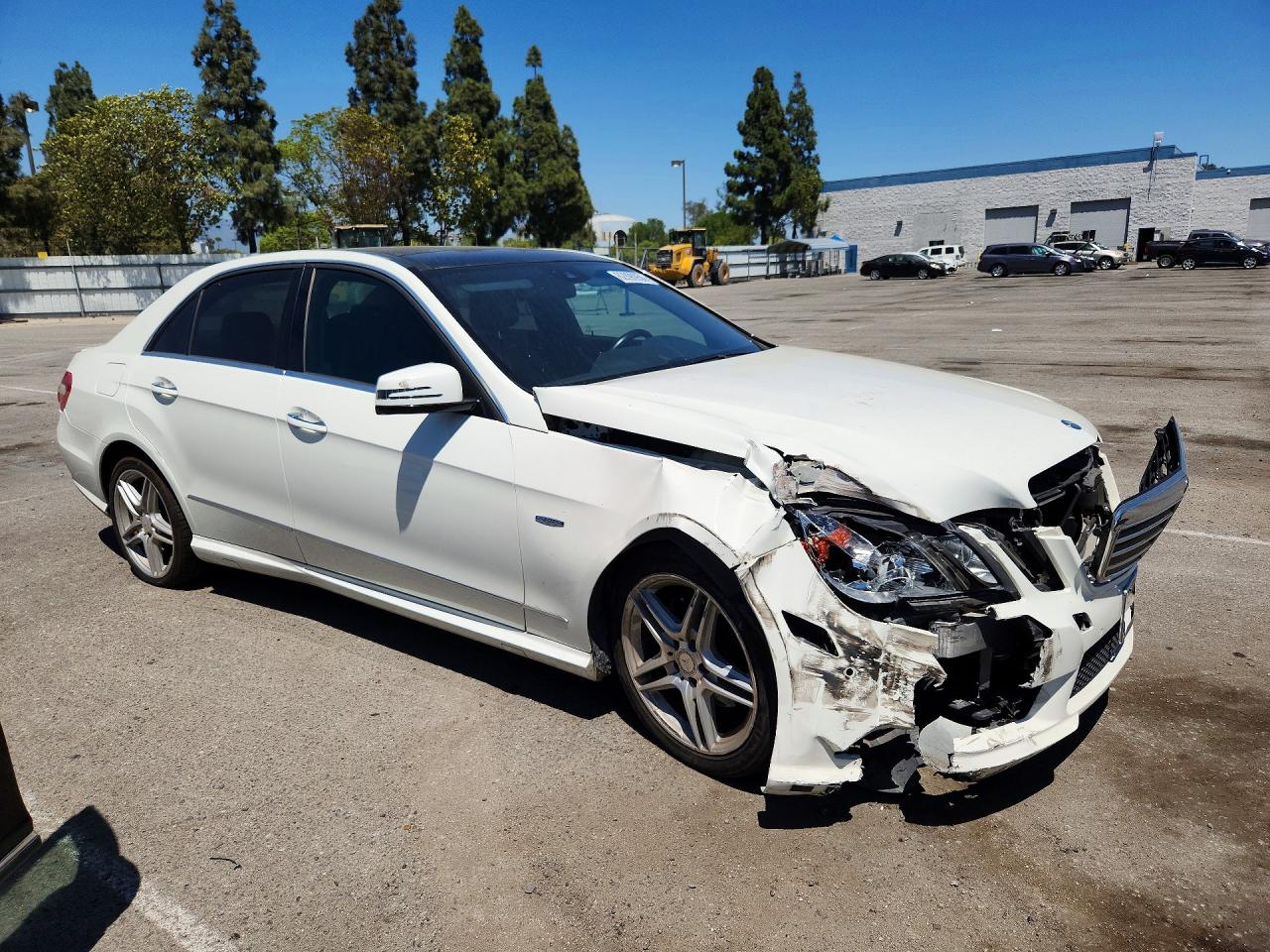 2012 Mercedes-benz E 350 White vin: WDDHF5KB5CA531809