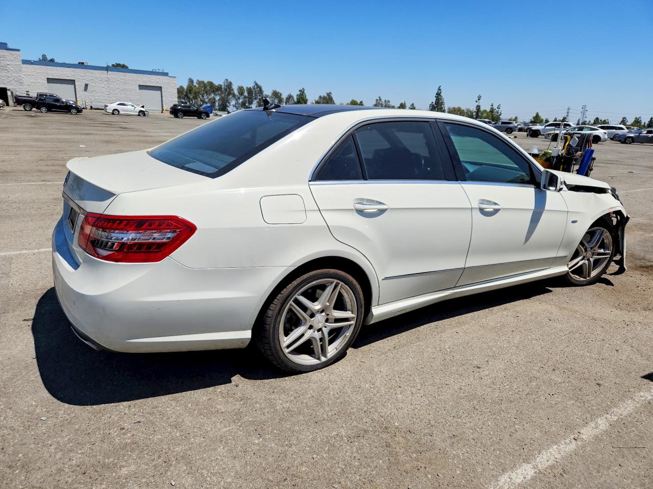 2012 Mercedes-benz E 350 White vin: WDDHF5KB5CA531809
