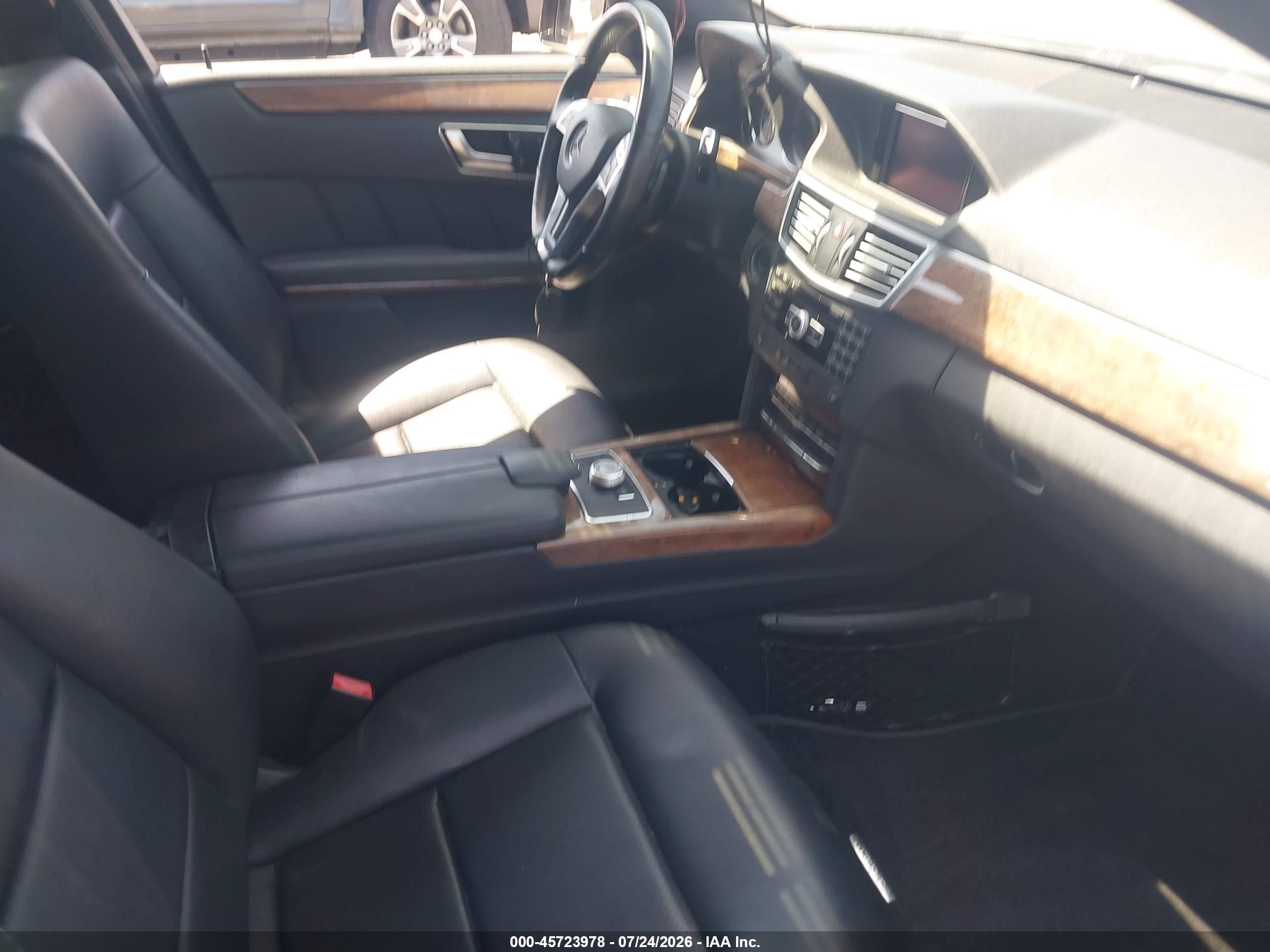 2012 Mercedes-benz E 350   Черный vin: WDDHF5KB5CA588592