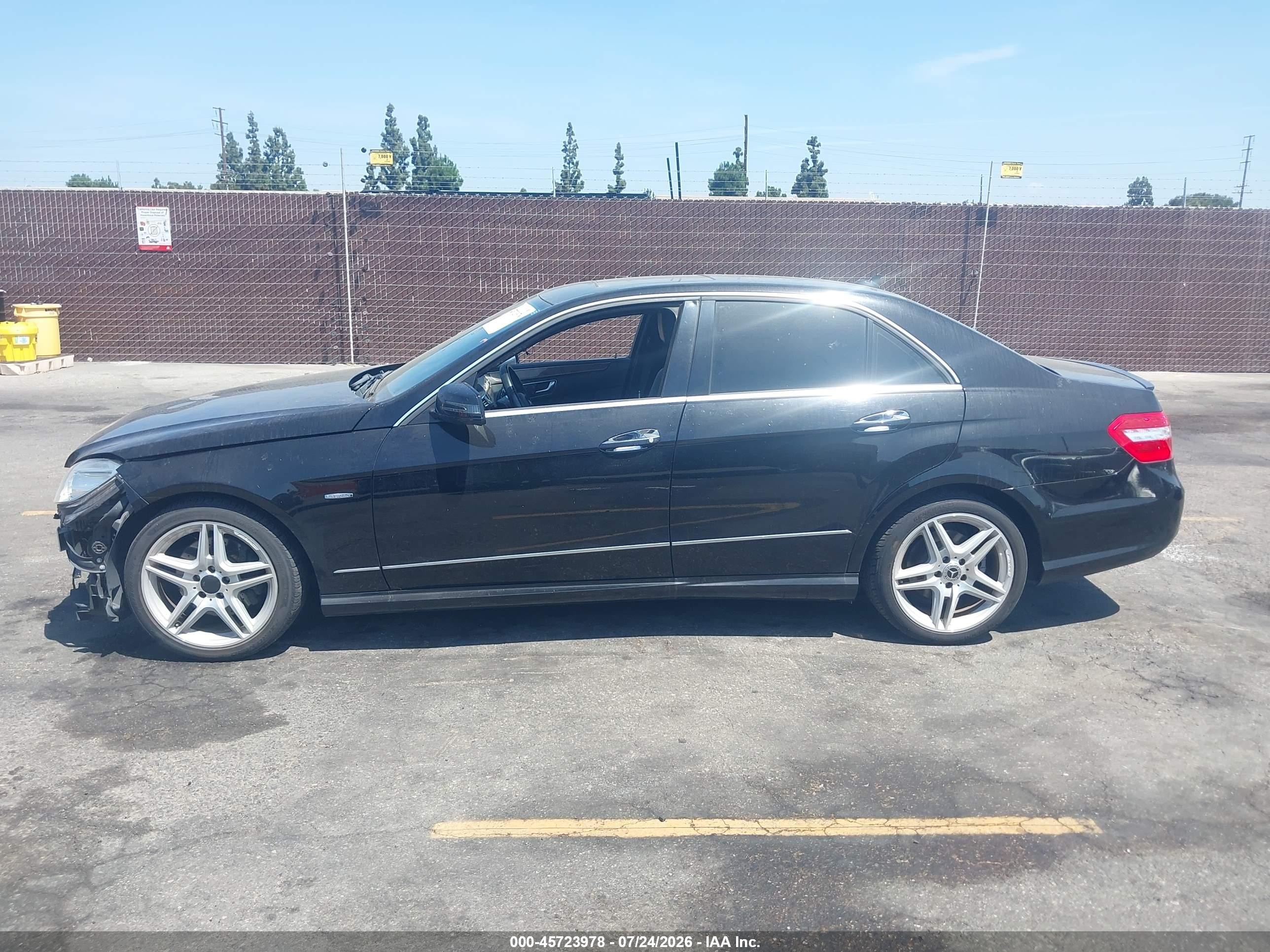 2012 Mercedes-benz E 350   Черный vin: WDDHF5KB5CA588592