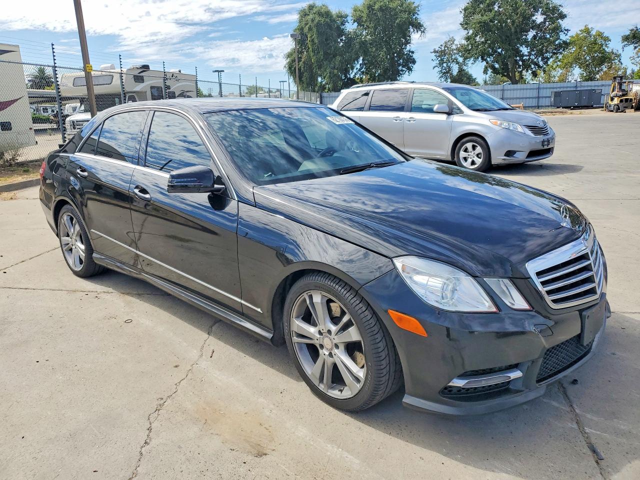 2013 Mercedes-benz E 350 Черный vin: WDDHF5KB5DA732854