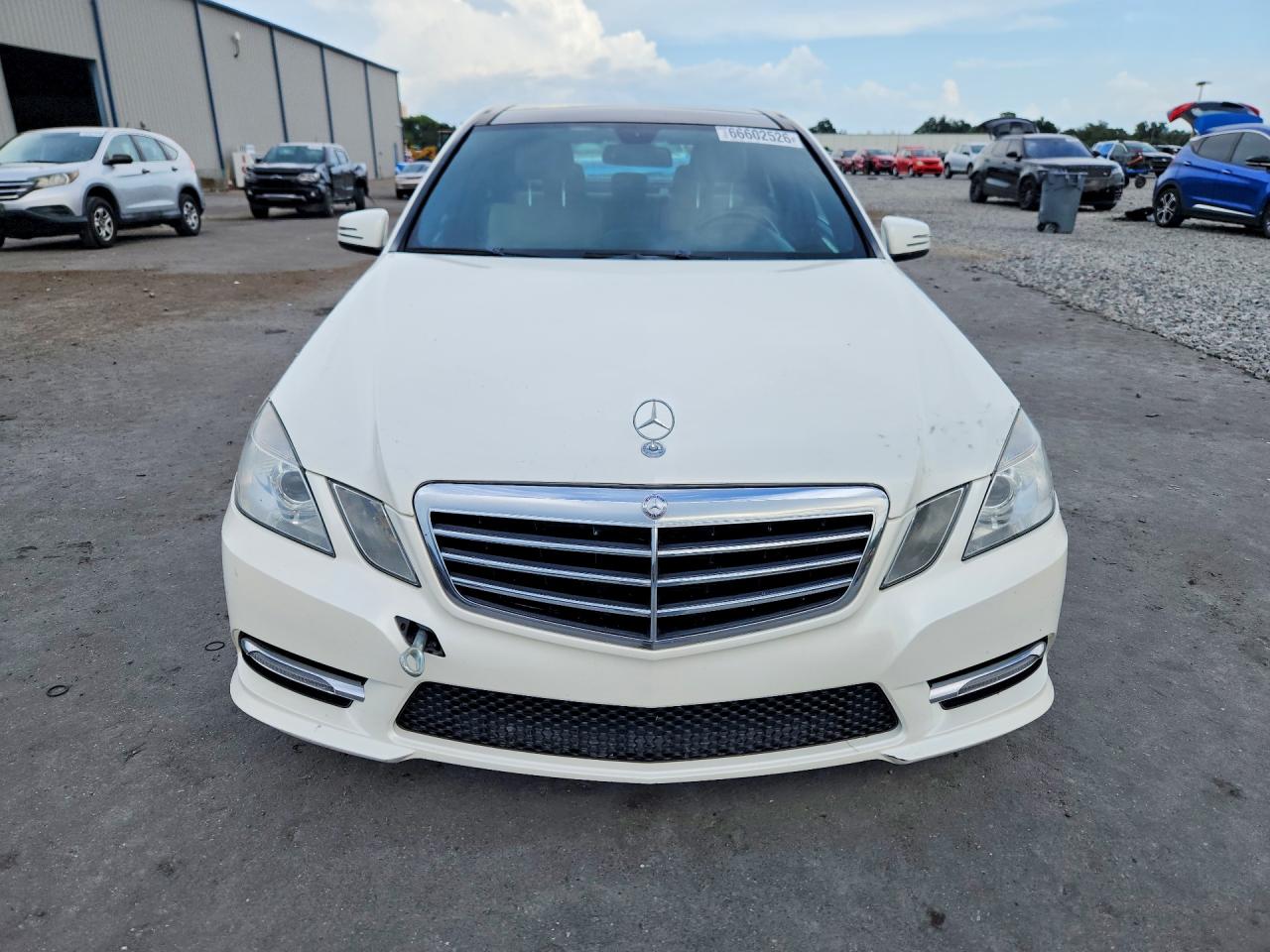 2013 Mercedes-benz E 350 White vin: WDDHF5KB5DA759827
