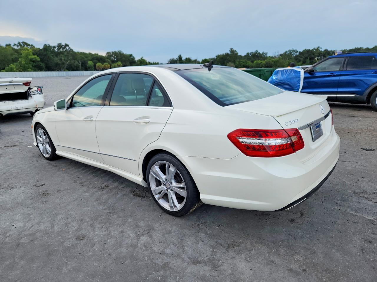 2013 Mercedes-benz E 350 White vin: WDDHF5KB5DA759827
