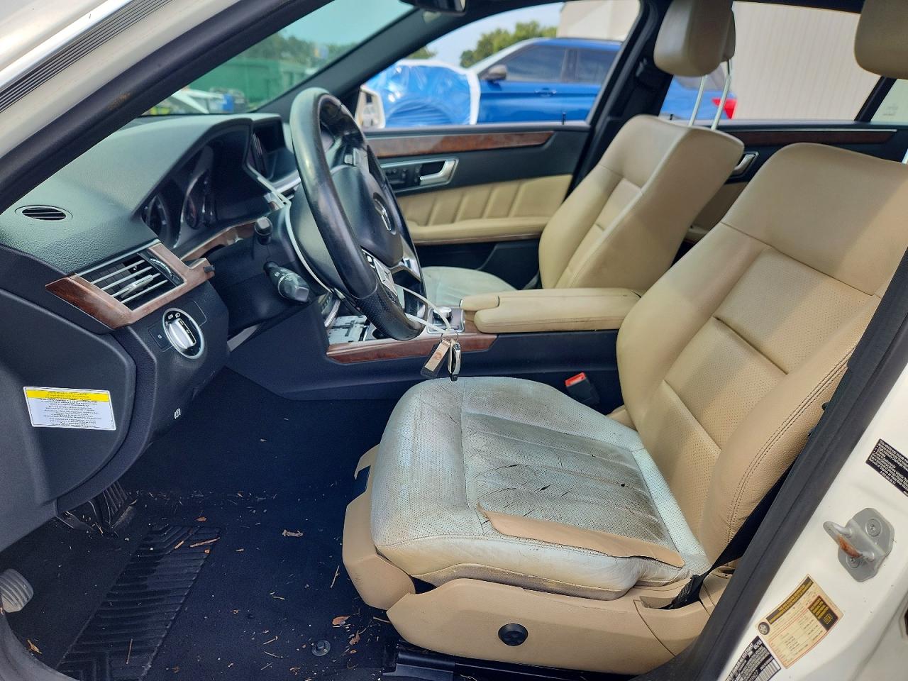 2013 Mercedes-benz E 350 White vin: WDDHF5KB5DA759827
