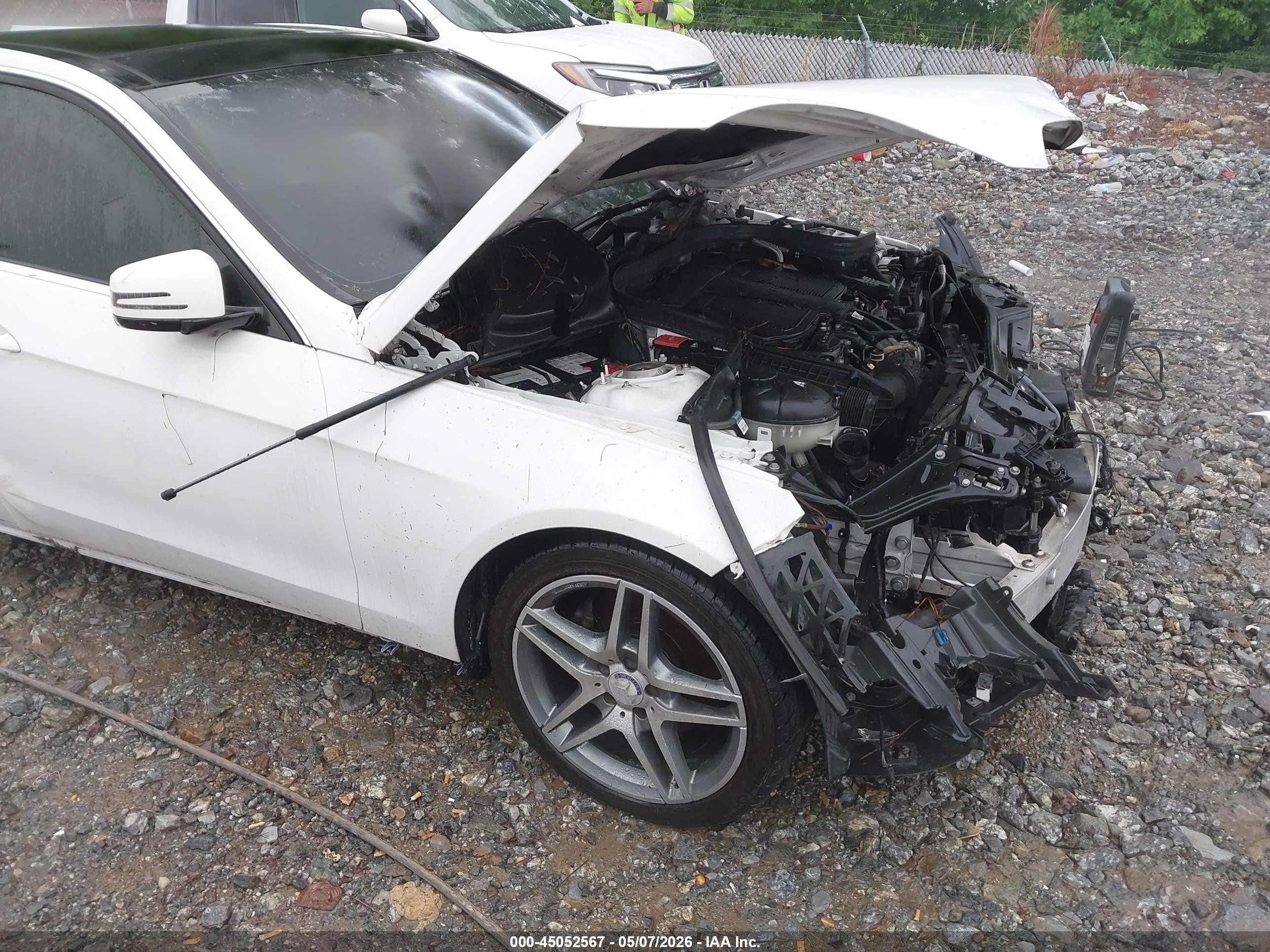 2014 Mercedes-benz E 350   Белый vin: WDDHF5KB5EA777181