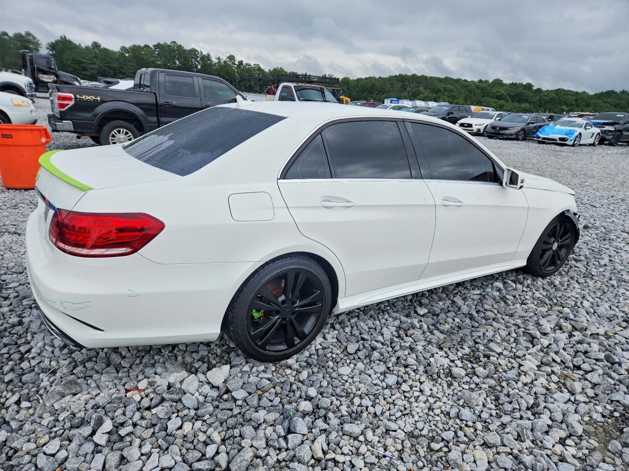 2014 Mercedes-benz E 350 White vin: WDDHF5KB5EA800152