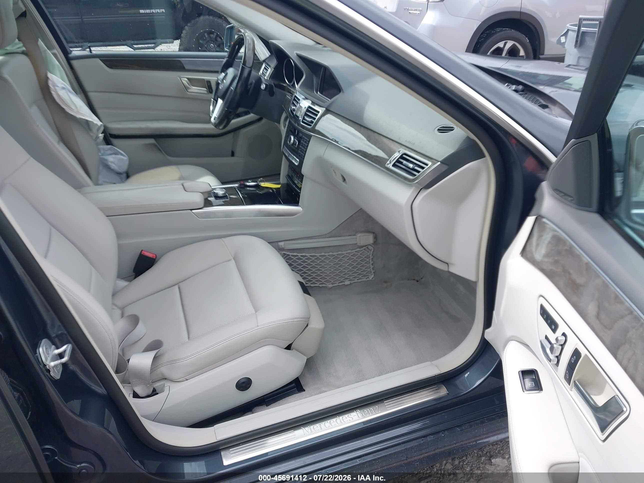 2014 Mercedes-benz E 350   Blue vin: WDDHF5KB5EA885364