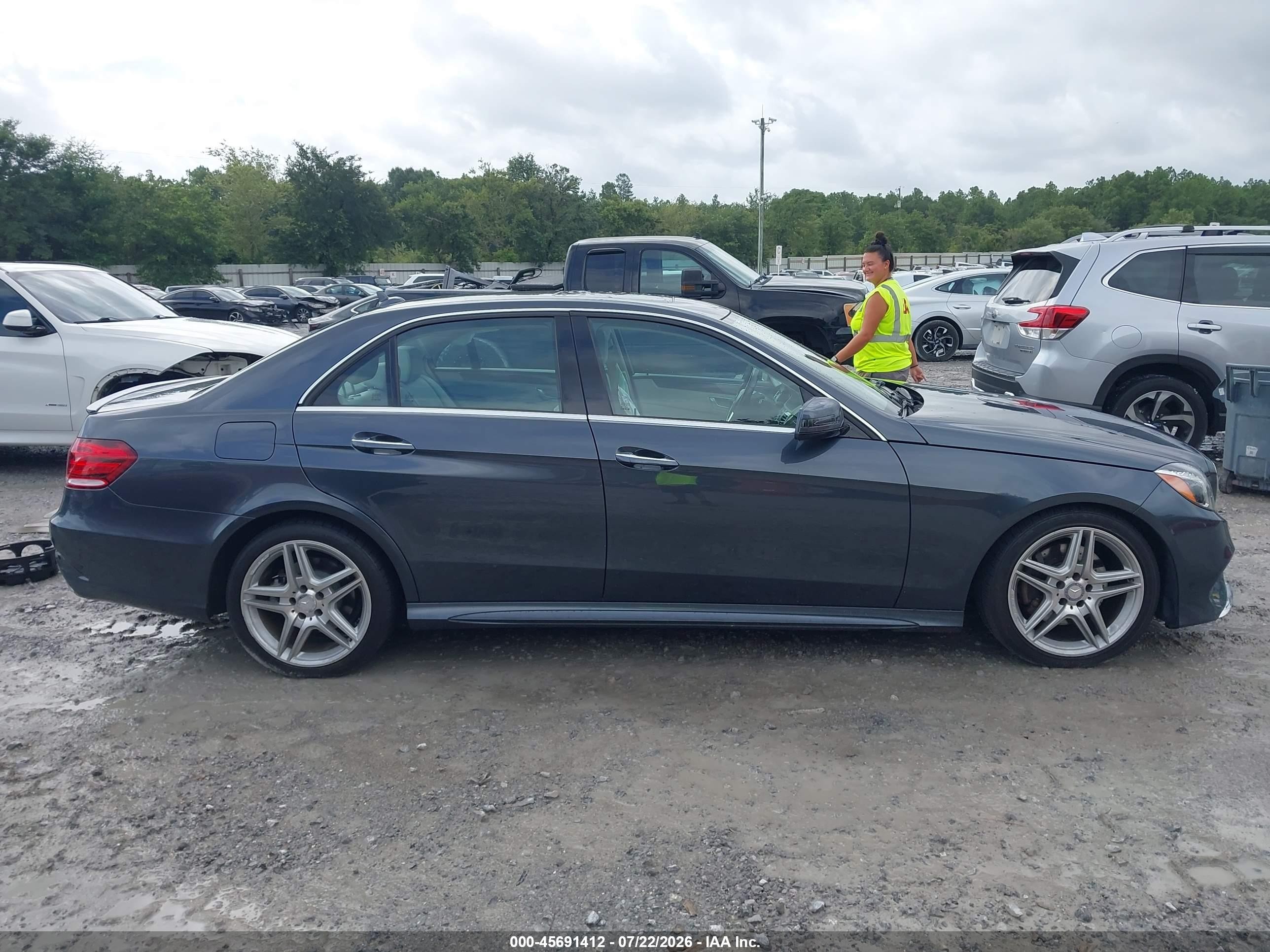 2014 Mercedes-benz E 350   Blue vin: WDDHF5KB5EA885364