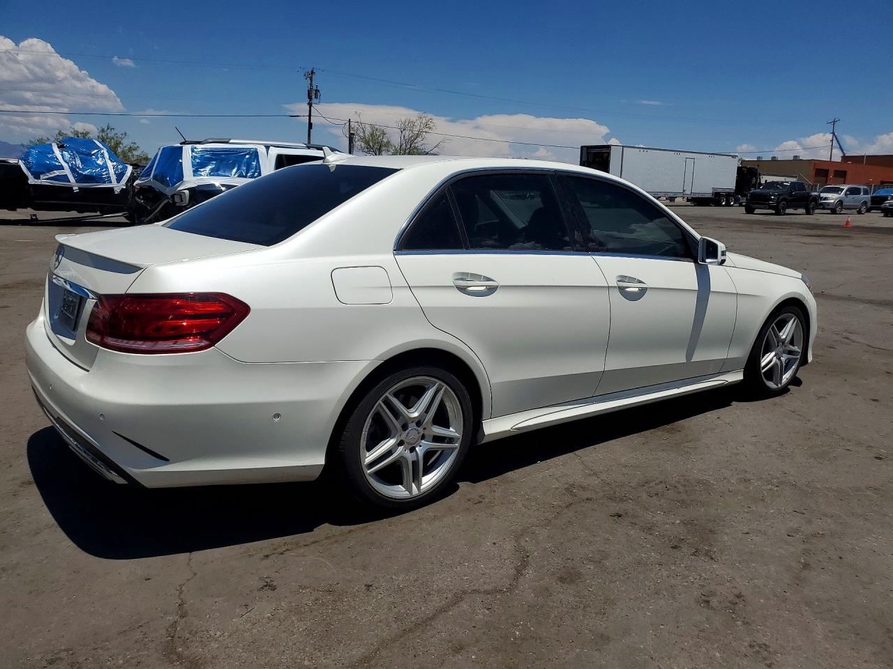 2014 Mercedes-benz E 350 White vin: WDDHF5KB5EA912319