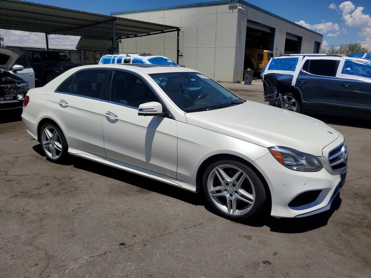2014 Mercedes-benz E 350 White vin: WDDHF5KB5EA912319