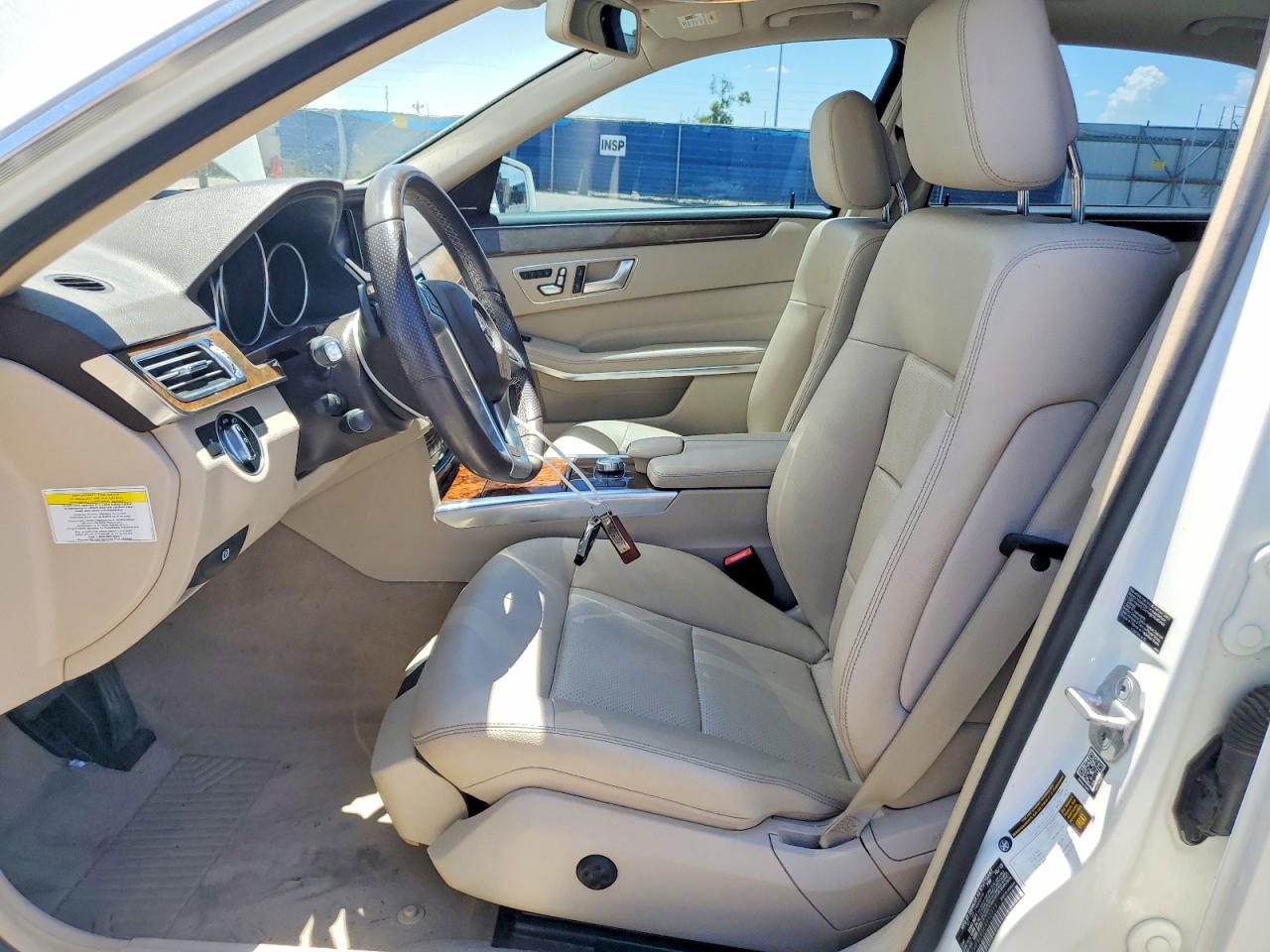 2014 Mercedes-benz E 350 White vin: WDDHF5KB5EA912319