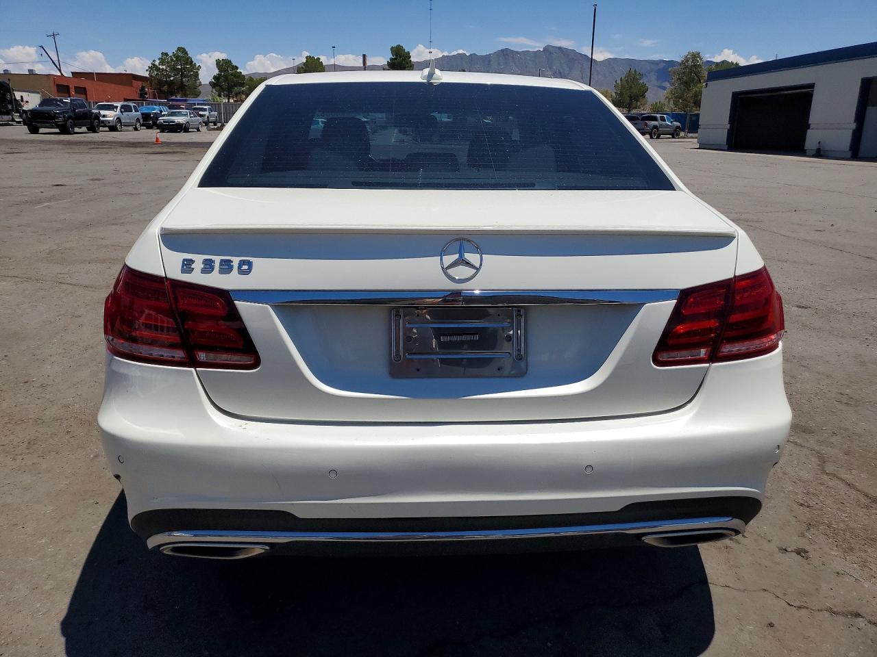 2014 Mercedes-benz E 350 White vin: WDDHF5KB5EA912319
